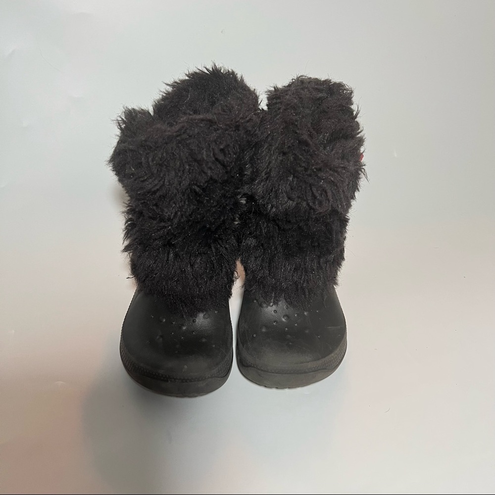 Crocs black fuzzy boots. Size 8/9